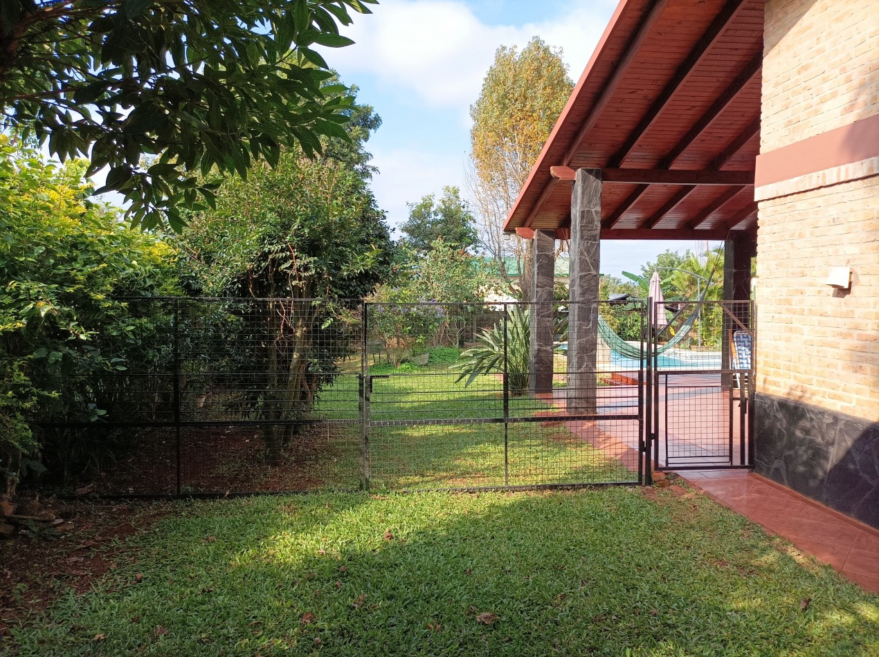 Casa en Venta Jardin America cerca de Plaza Colon con piscina y jacuzzi