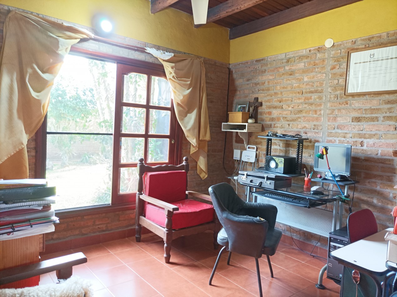 Casa en Venta Jardin America cerca de Plaza Colon con piscina y jacuzzi