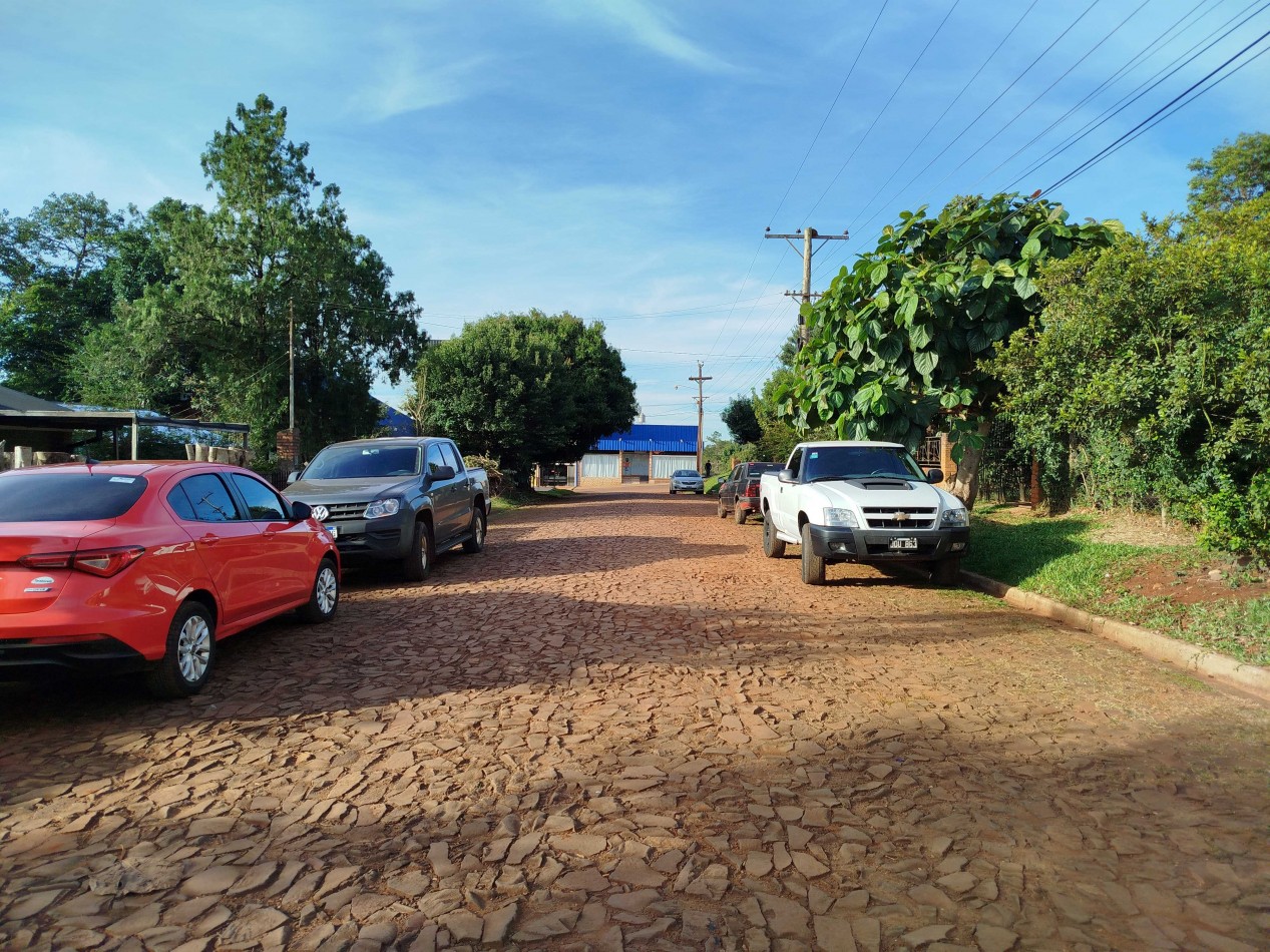 Casa amplia con patio y quincho en alquiler - Barrio Hospital