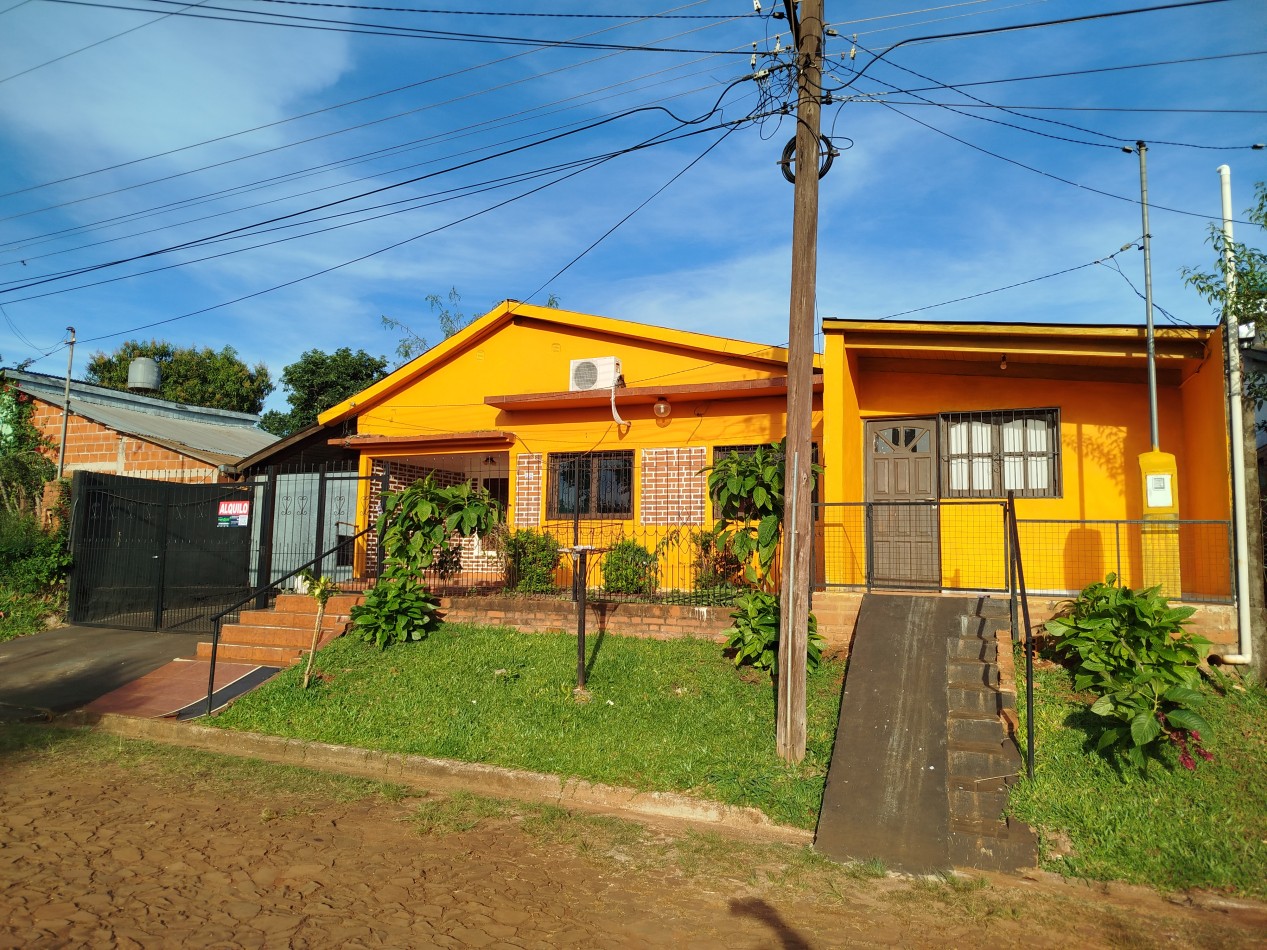 Casa amplia con patio y quincho en alquiler - Barrio Hospital