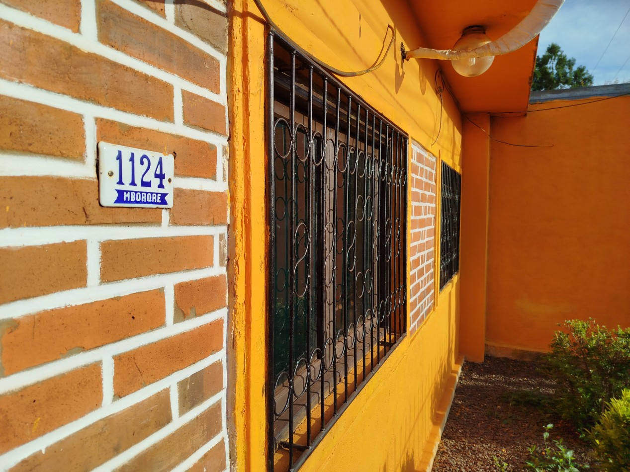 Casa amplia con patio y quincho en alquiler - Barrio Hospital