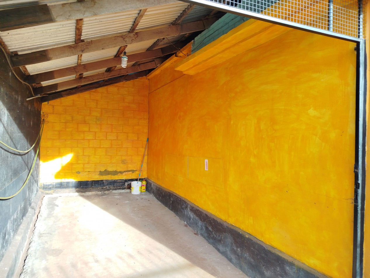 Casa amplia con patio y quincho en alquiler - Barrio Hospital