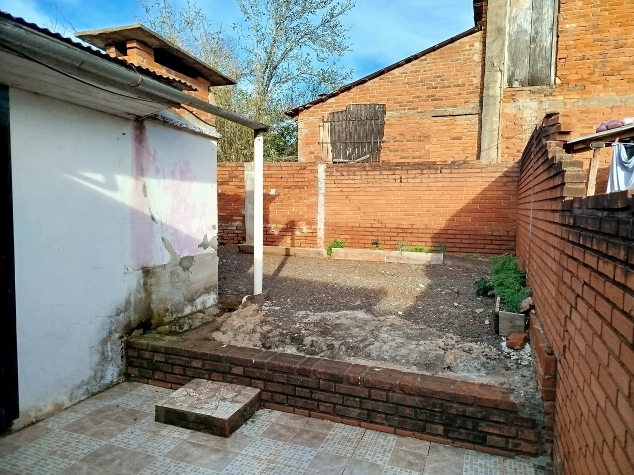 Casa amplia con patio y quincho en alquiler - Barrio Hospital