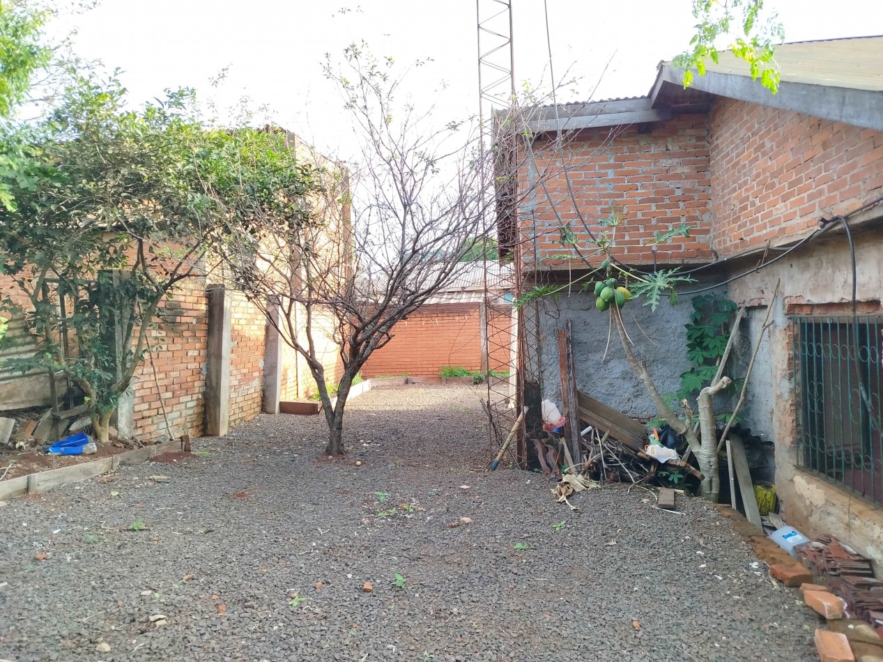 Casa amplia con patio y quincho en alquiler - Barrio Hospital