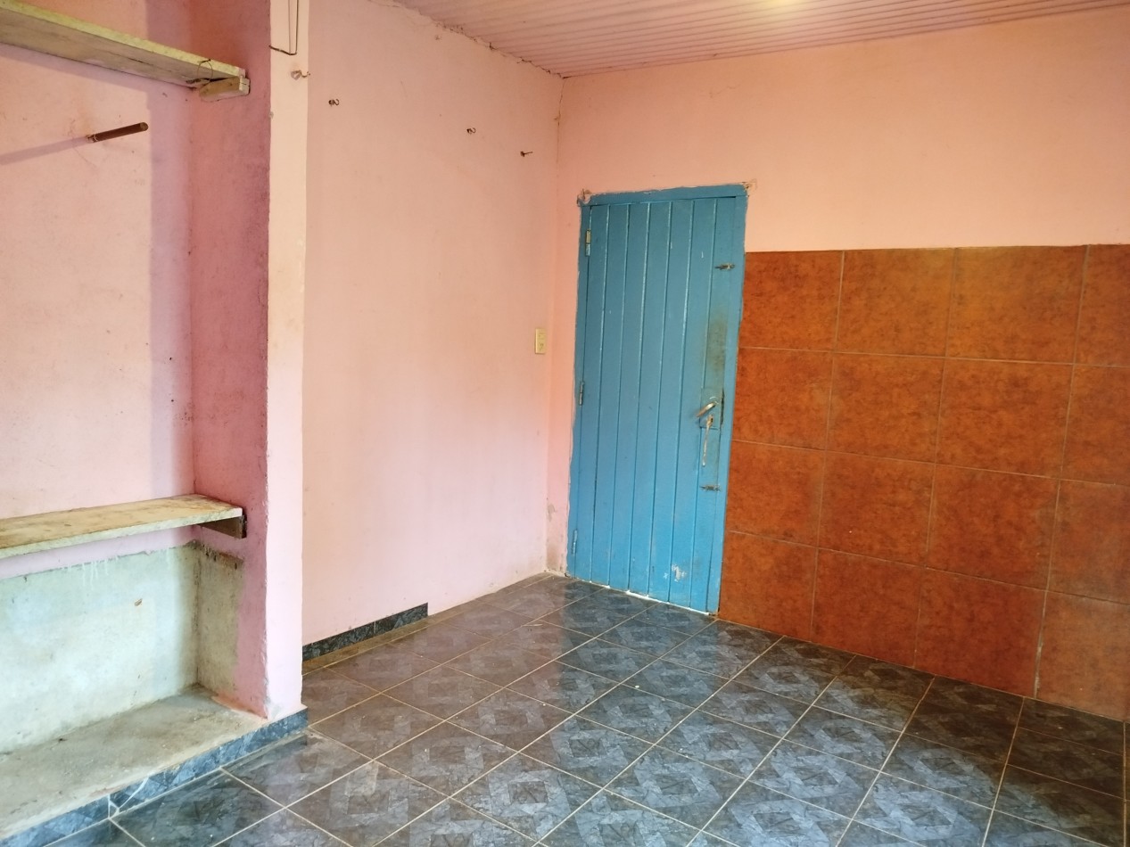 Casa amplia con patio y quincho en alquiler - Barrio Hospital