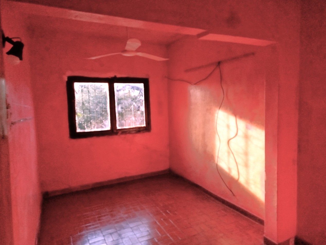 Casa amplia con patio y quincho en alquiler - Barrio Hospital