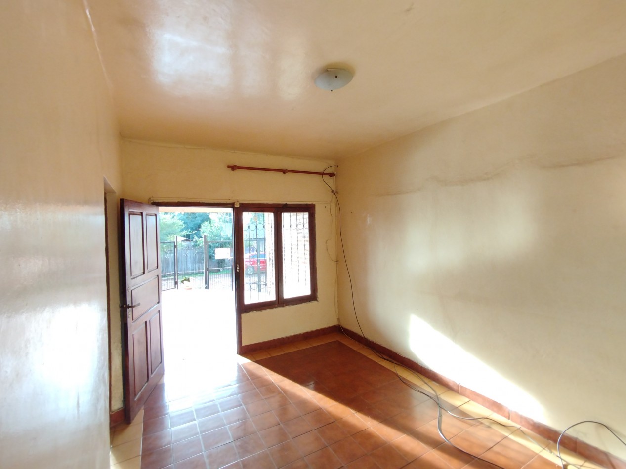 Casa amplia con patio y quincho en alquiler - Barrio Hospital