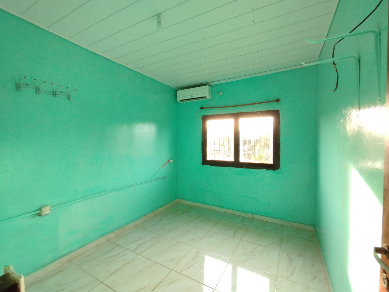 Casa amplia con patio y quincho en alquiler - Barrio Hospital