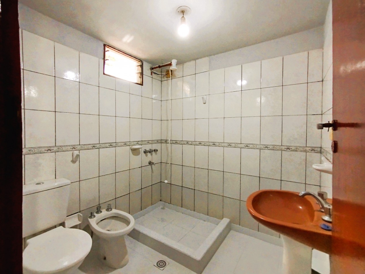 Casa en alquiler 6 ambientes cerca de Muebleria Kubizen