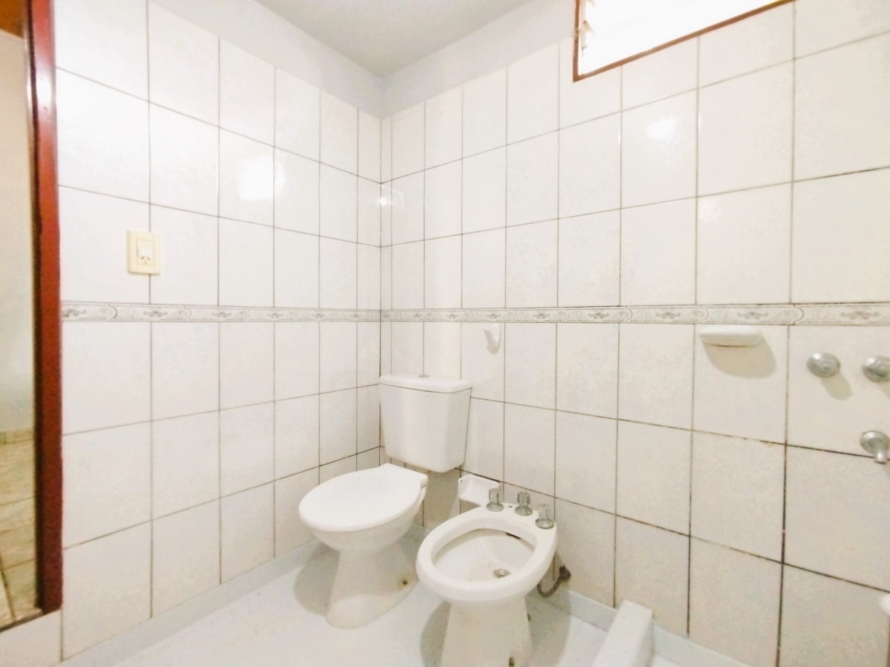 Casa en alquiler 6 ambientes cerca de Muebleria Kubizen