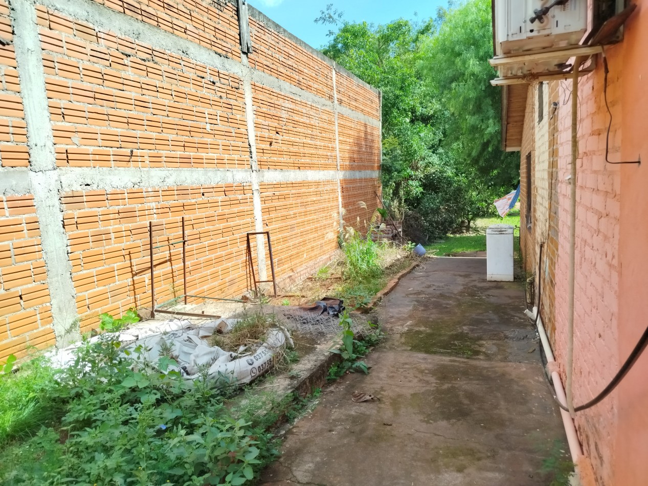 Casa grande en venta cerca de escuela de Comercio Barrio Norte esquina