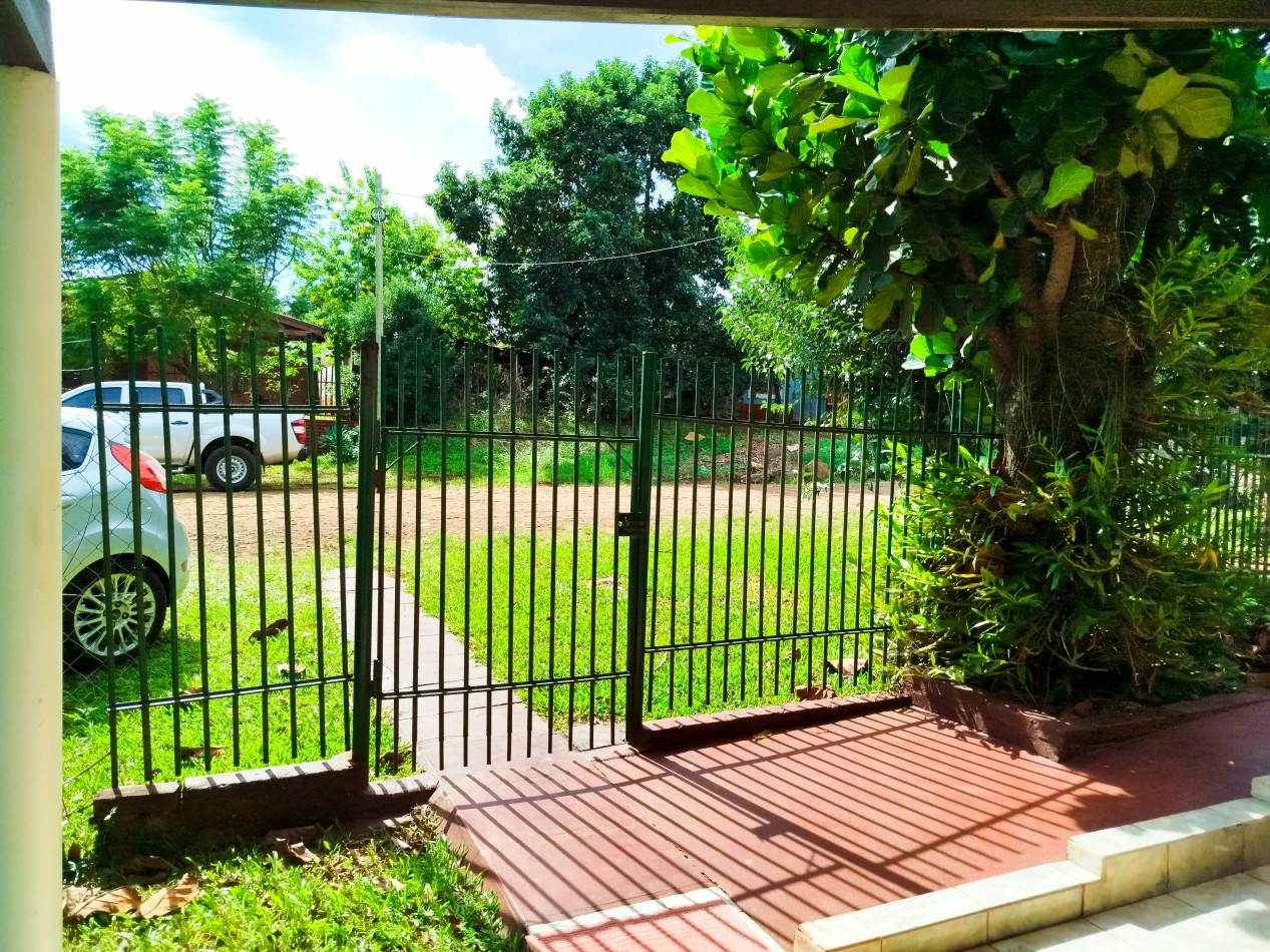 Casa grande en venta cerca de escuela de Comercio Barrio Norte esquina