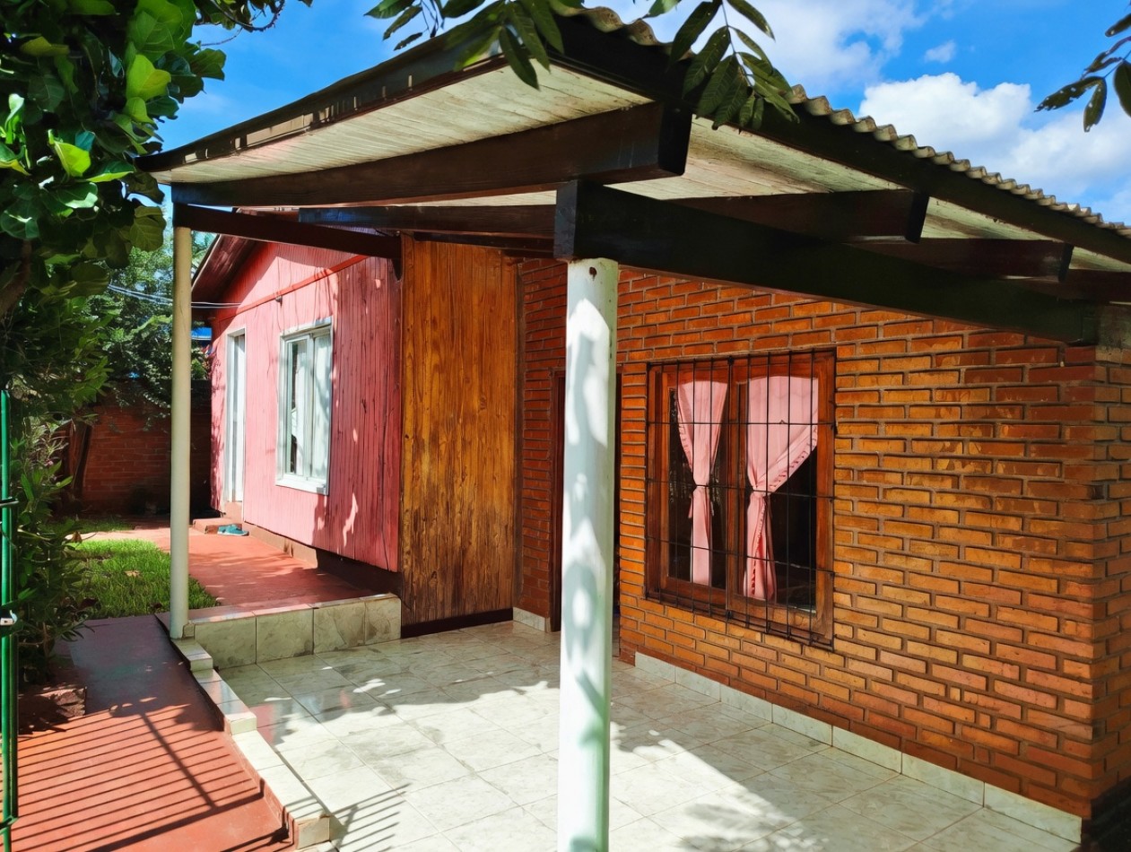 Casa grande en venta cerca de escuela de Comercio Barrio Norte esquina