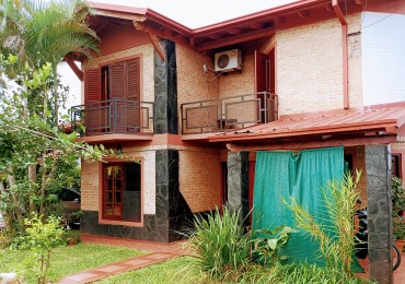 Casa en Venta Jardin America cerca de Plaza Colon con piscina y jacuzzi